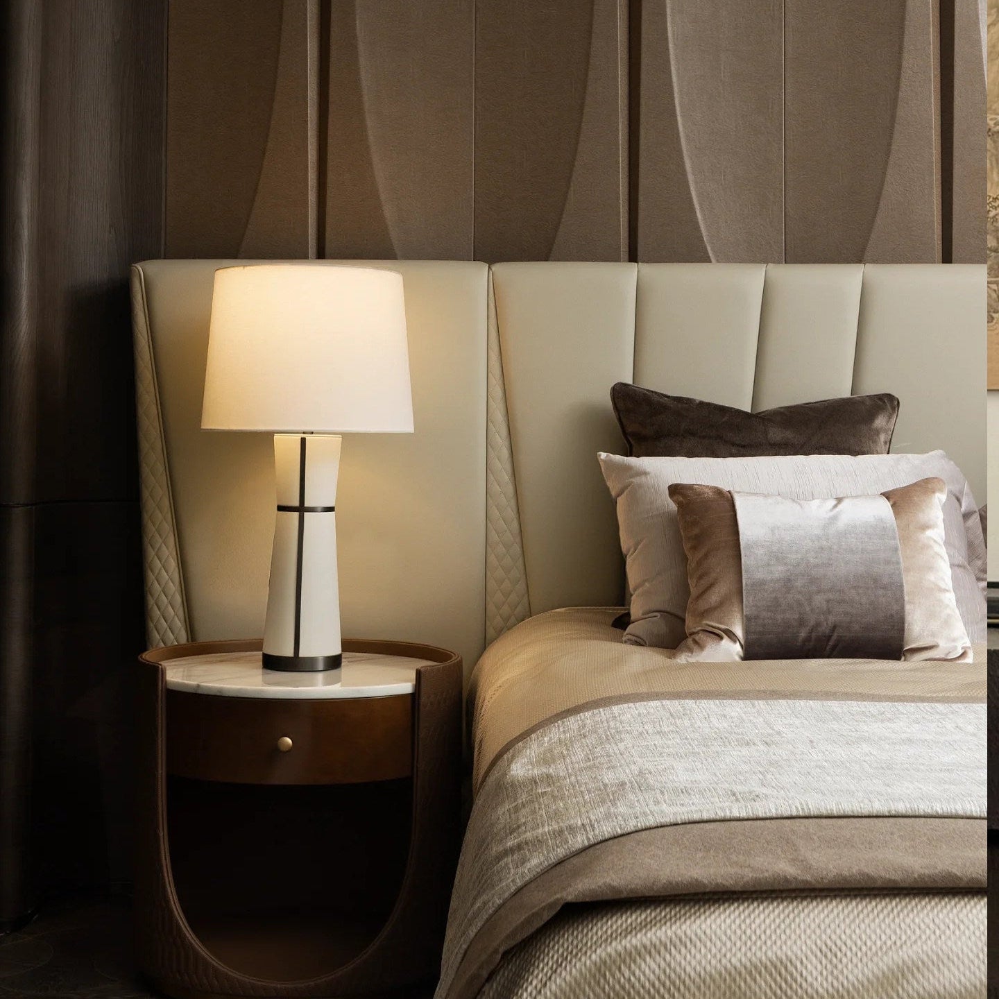 Obsidian Leather Table Lamp