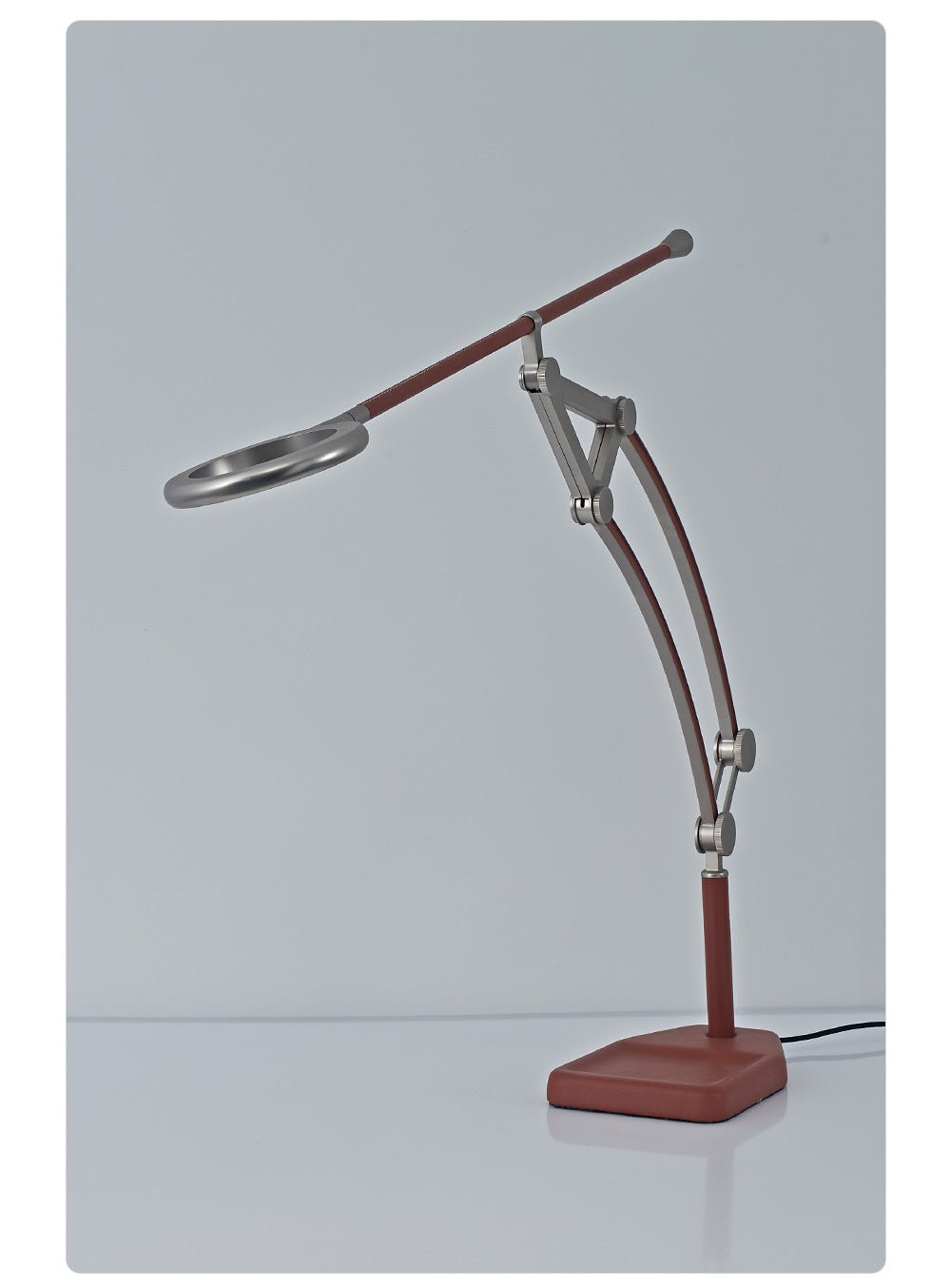 Flux Articulated Task Lamp
